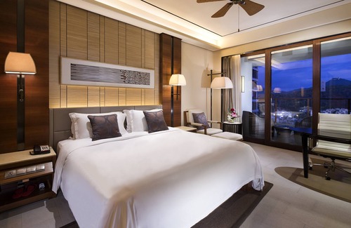 Jiyang Hotel | Crowne Plaza Sanya City Center by IHG