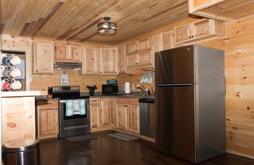 Paducah Cabin | Crowns' Cabin at Ramp 11 Retreat by Concord Sun