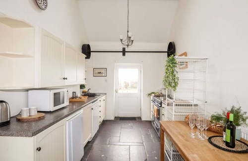 Bwlchtocyn Cottage | CROWRACH UCHAF BARN, family friendly, with open fire in Abersoch