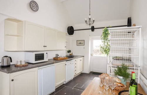 Bwlchtocyn Cottage | CROWRACH UCHAF BARN, family friendly, with open fire in Abersoch