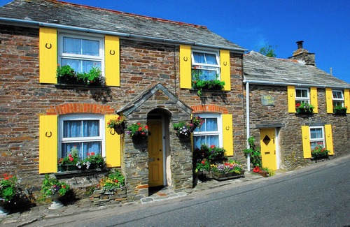 Trewarmett Apartment | Crowsnest - Overlooking Trebarwith Strand