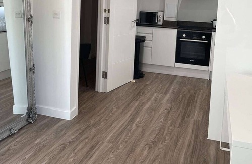 Purley House | Croydon Gem- fast train to centre and free parking