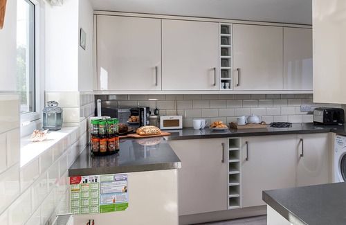 Llanfairfechan Cottage | CRUD Y MOR, pet friendly, country holiday cottage in Llanfairfechan