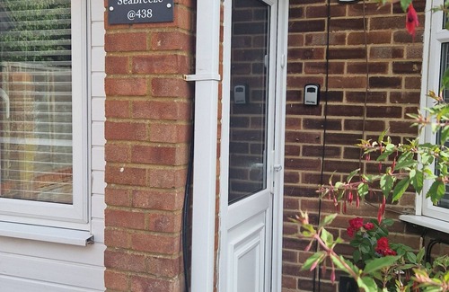 Netley Apartment | Cruise, Relax, Explore. 2BR Free parking 10min to boat show, cruise port. 5* 2br