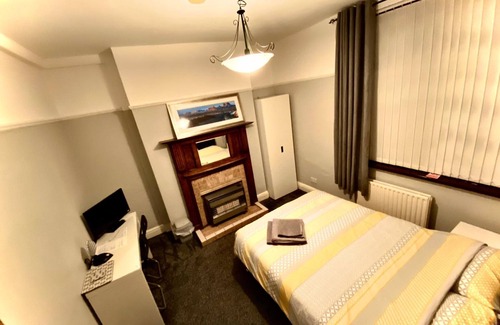 Belfast House | Crumlin Road Guesthouse