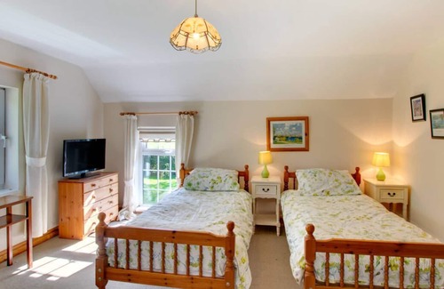 Mawr House | Crwcca Farm Cottage in the beautiful Swansea