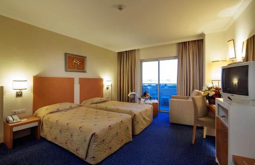 Cenger Resort | Crystal Admiral Resort Suites & Spa - Ultimate All Inclusive