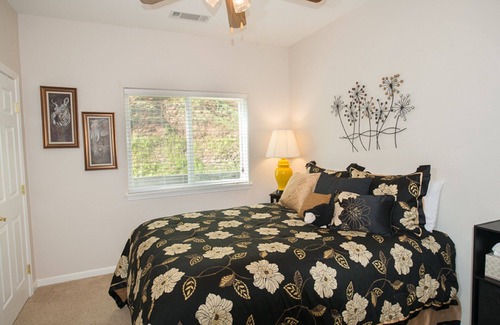 Three Rivers House | Crystal Cabin- NEWLY BUILT, beautiful views and close to Sequoia Park