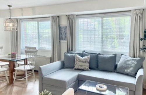 Aurora Highlands House | Crystal City Boutique Flats Free Parking 101