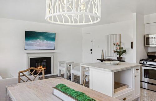 Aurora Highlands House | Crystal City Charm Free Parking 204
