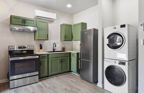 Midtown House | Crystal Clear Comfort Studio ~D