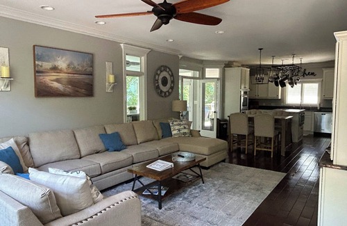 Emerald Isle House | Crystal Conch sleeps 16, private home close to beach access