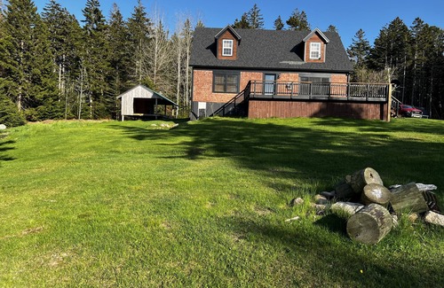 Stonington House | Crystal Cove is a lovely new offering this 2023 season! The home is quietly located in Stonington and has direct ocean access. Follow the Oceanville Road until you reach this lovely property. The house has 4 bedrooms (3 queen rooms and a bunk room)