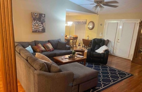 Milton House | Crystal Creek Getaway !