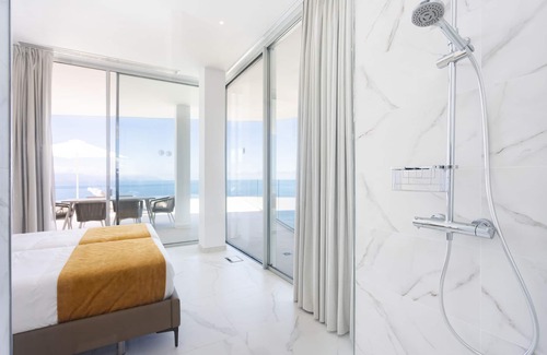 Los Gigantes Hotel | Crystal I Luxury Apartments