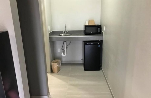 Clodine Hotel | Crystal Inn - Sugar Land