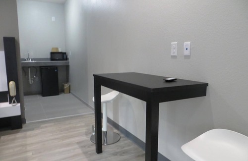 Clodine Hotel | Crystal Inn - Sugar Land