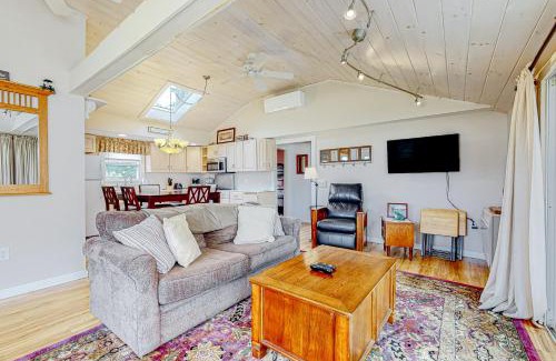 Gilmanton IW House | Crystal Lake Cottage