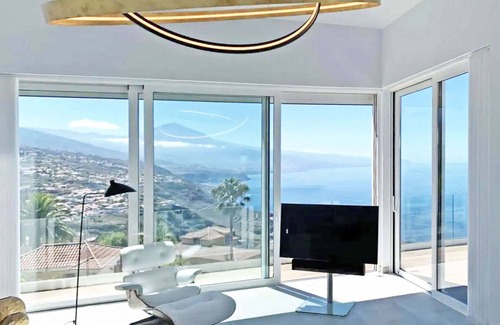 Sauzal House | Crystal Ocean Villa located in a privileged place