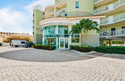 Treasure Island Hotel | Crystal Palms 307