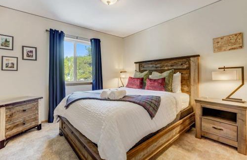 Florissant House | Crystal Retreat Cabin - Hot Tub BBQ Eco Escape