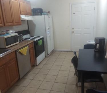 Newark House | Crystal Room 1 Guest House near 12mins to EWR airport/Prudential/NJIT/Penn station