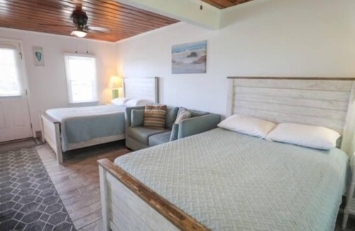 Kure Beach House | Crystal Shores Unit 3 - Irresistible Charming Beach Retreat Villa by Redawning
