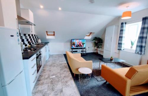 North Shields Apartment | Crystal Suite 4 - private parking - metro
