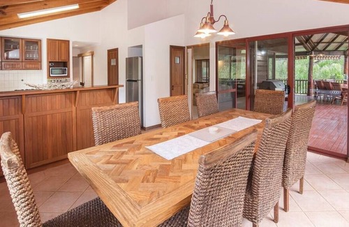 Marybrook House | Crystal Waters- WIFI and Linen included