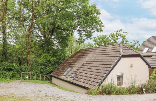 Highampton House | CRYSTALS, pet friendly, with pool in Hatherleigh