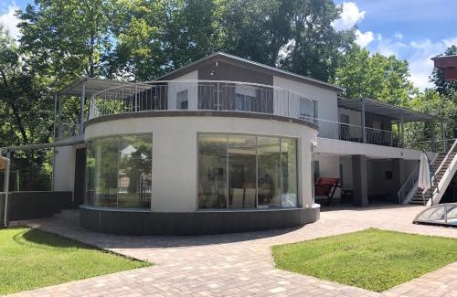 Balatonszemes Apartment | Családi Villa