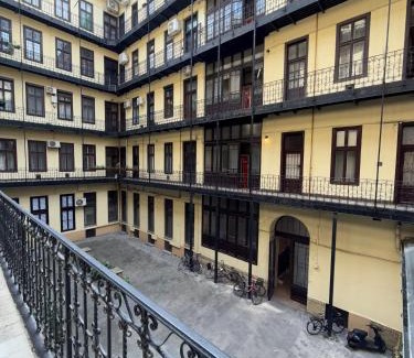 Belso-Ferencvaros Apartment | Csarnok Apartment