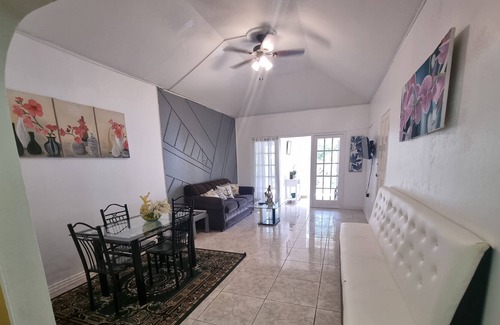 Tower Isle Bed & Breakfast | Csompo Empire one bedroom apt