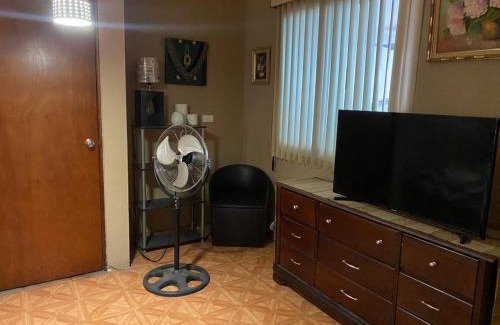 Monterrey House | cuarto acogedor y privado para descansar