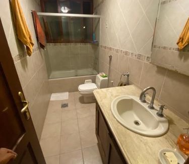 Tarija House | Cuarto con baño compartido, casa centro