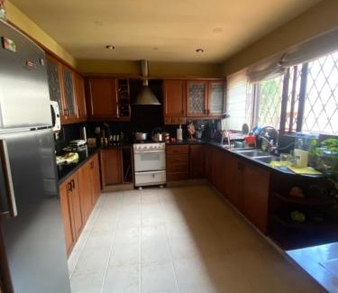 Tarija House | Cuarto con baño compartido, casa centro