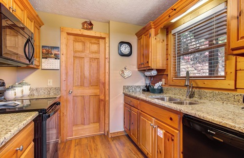 Black Bear Falls Cabin | Cub's Corner