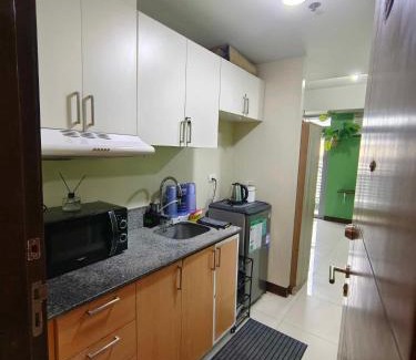 Socorro Apartment | Cubao Manhattan Heights Residential Condo TB30N - High Floor Studio with Balcony City View, Pool, Netflix, 5-Min Walk to the Araneta Coliseum Gateway Mall SM - Staycations by SMS