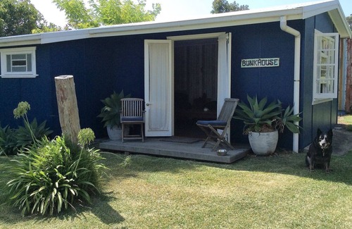 Culburra Beach Cottage | CUBBYHOUSE - Lake/Beach/Park opposite, Pet Friendly.nSleeps 7- 3 bdrm, 2 bathrmn