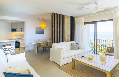 Cabopino Apartment | Cubo's Atico Cabopino Port & Parking/close to beach/free wifi/community pool