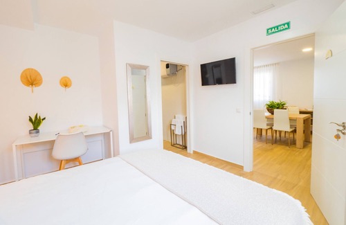 Torre de Benagalbon Bed & Breakfast | Cubo's Hostal William's Sunny 1 Baño Adaptado/disabled access/free wifi