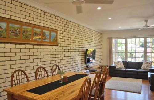Nelson Bay House | Cuddles Cottage holiday house near Dutchies