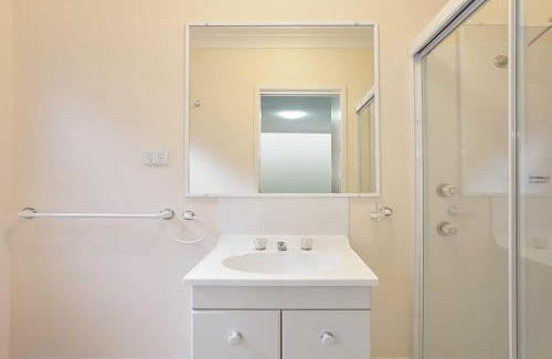 Nelson Bay House | Cuddles Cottage holiday house near Dutchies