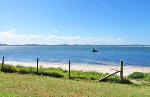 Nelson Bay House | Cuddles Cottage holiday house near Dutchies