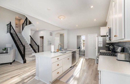 Otterbien Home House | Cul-de-sac home in safe Family-friendly community