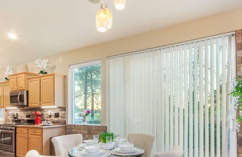 South Mountain House | Cul-de-sac home on the Ravenswood golf course