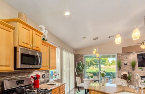 South Mountain House | Cul-de-sac home on the Ravenswood golf course