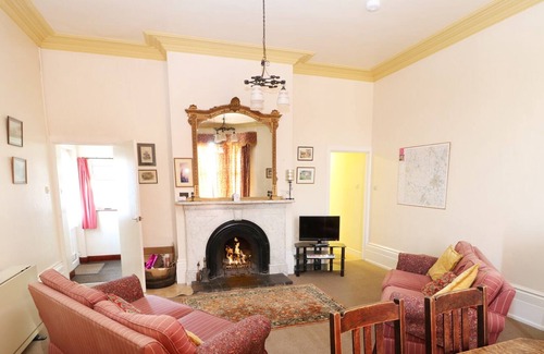 Dalbury Lees Cottage | CULLAND MOUNT COTTAGE, family friendly, with open fire in Brailsford