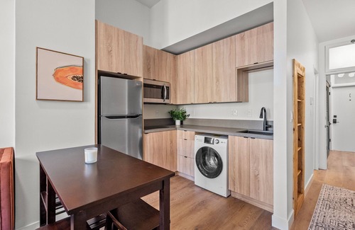 Playa Del Rey House | Culver Lofts B by AvantStay | Steps to the Beach & Restaurants! | Modern Studio