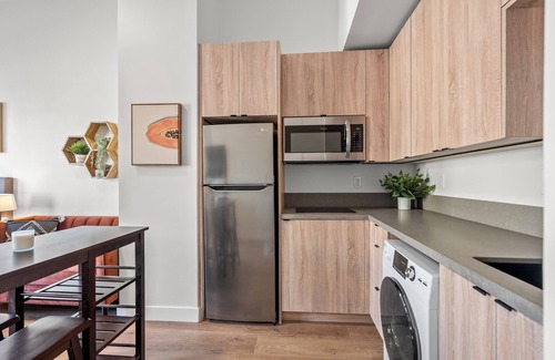 Playa Del Rey House | Culver Lofts B by AvantStay | Steps to the Beach & Restaurants! | Modern Studio